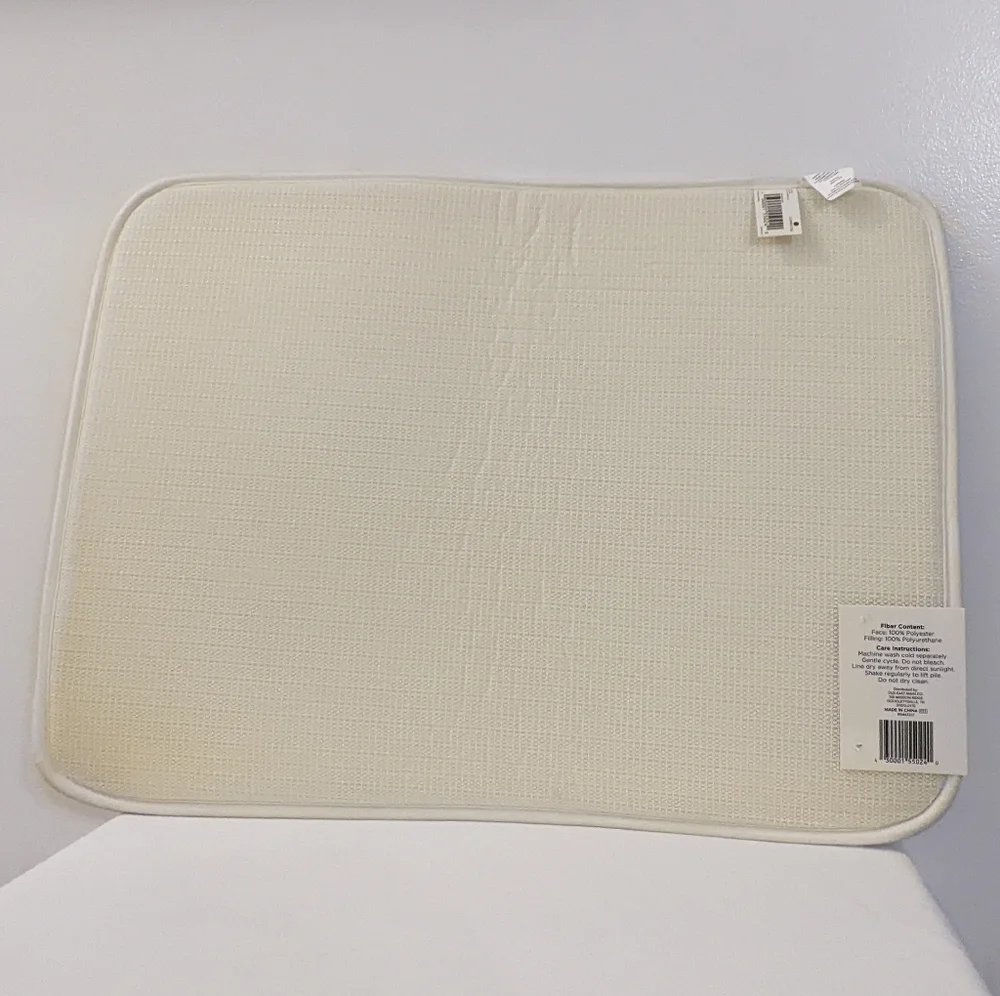 Cute Christmas Holiday Gnomes Memory Foam Bath Rug With Non Skid Backing, NWT